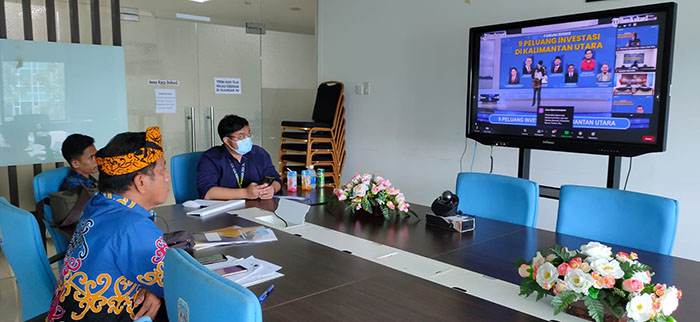 SECARA VIRTUAL: Saat Webinar Nasional, Staf Ahli Bidang Ekonomi, Pembangunan dan Hubungan antar Lembaga Edi Suharto (kiri) sampaikan 9 prioritas pembangunan Pemprov Kaltara.
