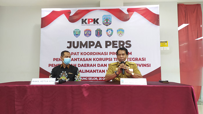 RAKOR: Gubernur Kaltara Drs H Zainal Arifin Paliwang SH M.Hum (kanan) saat mendampingi Wakil Ketua KPK Nurul Ghufron, dalam Rakor Program Pemberantasan Korupsi Terintegrasi Pemda se-Kaltara dan Pemprov Kaltara di Gedung Gadis, Tanjung Selor, Senin lalu (2
