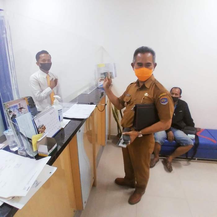TAAT: Wali Kota Tarakan Khairulmenunaikan kewajibannya melakukan pembayaran pajak bumi dan bangunan atas aset yang dimiliki di gerai Bankaltimtara di Mal Pelayanan Publik Tarakan, Jalan Mulawarman.