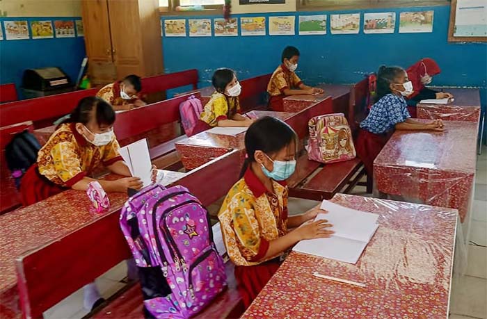MASIH TERBATAS: Pelajar tingkat SD yang sudah menerapkan PTM terbatas, dengan tetap mematuhi prokes.