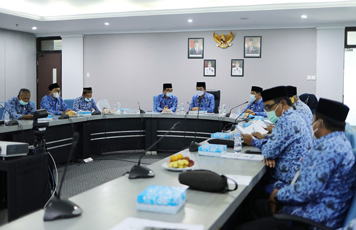 BERI ARAHAN: Pelaksanaan Musyawarah Korpri ke-2 Provinsi Kaltara dihadiri Wakil Gubernur Kaltara Dr Yansen TP M.Si, di Ruang Rapat Kantor Gubernur, Selasa (23/11).