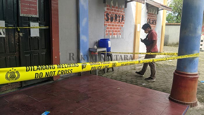 POLICE LINE: TKP penganiayaan di Jalan Hasanuddin masih dipasang garis polisi, Jumat (26/11).