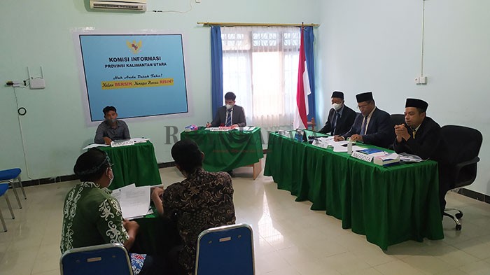 SIDANG LANJUTAN: Jatam Kaltara lakukan mediasi dengan DLH Kaltara difasilitasi KIP Kaltara.