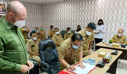 JALIN KERJA SAMA: Sekprov Kaltara Suriansyah menandatangani kerja sama dengan Fortescue Future Industries (FFI), Selasa pekan lalu (7/12).