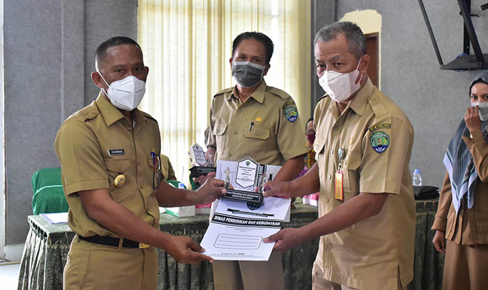 SEKTOR PENDIDIKAN: Bupati Bulungan Syawani saat hadiri kegiatan refleksi peningkatan dan pengembangan kompetensi guru program literasi berbasis KKG.
