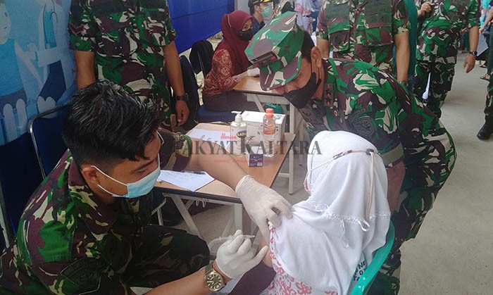 VAKSIN ANAK: Penyuntikan vaksin terhadap anak yang terlaksana di Kota Tarakan, belum lama ini.