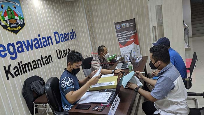 PENGECEKAN BERKAS: Masa yang diberikan untuk pemberkasan CPNS telah berakhir, tim panitia masih melakukan pemeriksaan dan menunggu perbaikan berkas peserta.