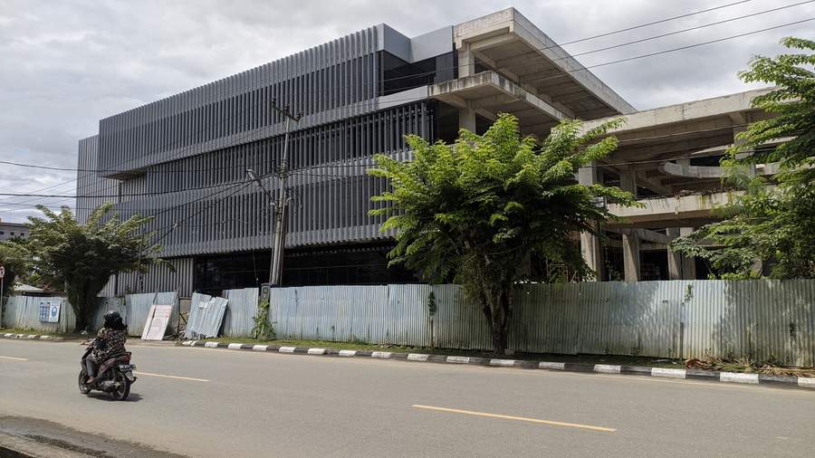 GEDUNG: Gedung milik Pemprov Kaltara yang berada di Jalan Agatis, Tanjung Selor terus berproses. Saat ini tengah dilakukan lelang proyek untuk anggaran 2022.
