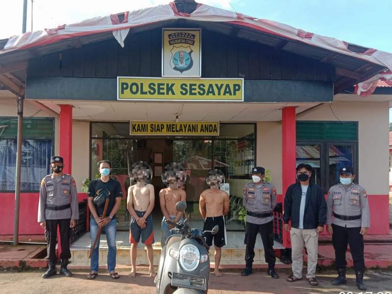 DIAMANKAN: Tiga pelaku pencurian diamankan oleh unit reskrim Polsek Sesayap.