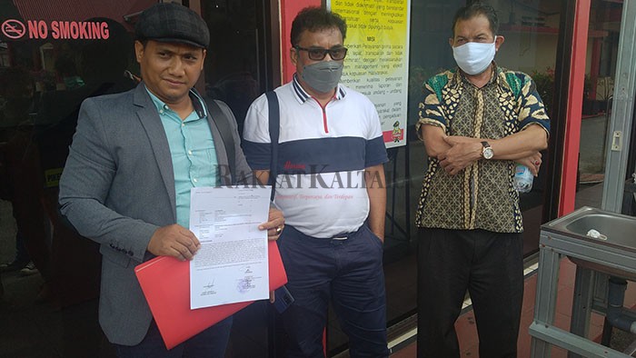 MELAPOR: Tim kuasa hukum HSB melaporkan soal pencemaran nama baik yang diduga dilakukan wartawan di Polres Tarakan, Sabtu (5/3).