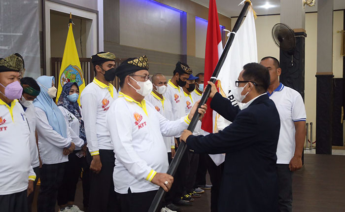 DILANTIK: Wakil Bupati KTT Hendrik (kiri) mengemban tugas sebagai ketua BAVETI KTT.