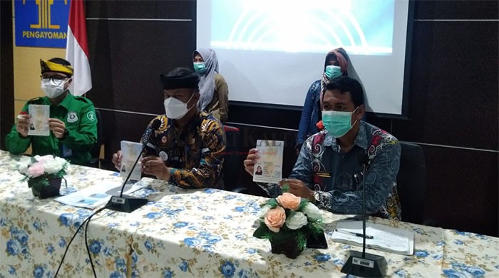TERJARING OPERASI: Kantor Imigrasi Nunukan mengamankan dua IRT yang akan melakukan perjalanan ke Malaysia menyusul suami.
