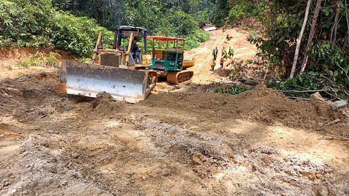 MASIH TAHAP PENGERJAAN: Jalan perbatasan Malinau-Krayan terus dikerjakan agar penyelesaiannya bisa sesuai target.