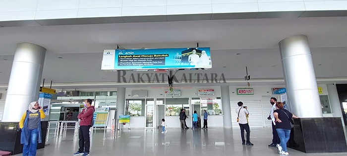 KEBERANGKATAN: Masyarakat yang ingin menggunakan transportasi udara bila sudah vaksin booster tidak perlu lampirkan hasil rapid tes antigen atau PCR.