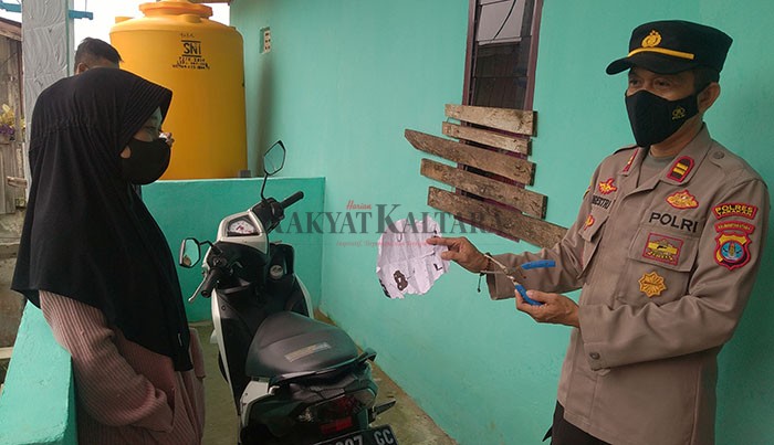 DATANGI KORBAN: Kapolsek Tarakan Barat Iptu Angestri Budi Reswanto mendatangi korban dugaan upaya perkosaan dan pencurian, Rabu (6/4).