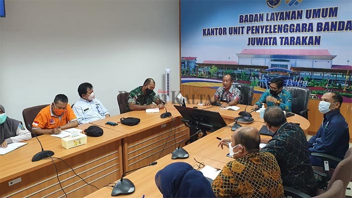 KOORDINASI: Posko angkutan Lebaran di Bandara Juwata Tarakan akan dibuka pada Senin (25/4).