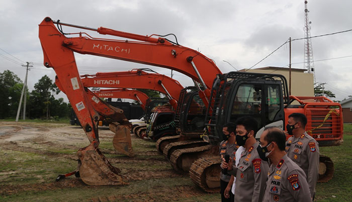 DISITA: Barang bukti berupa tiga unit alat berat yang sudah diamankan di Mapolda Kaltara dari pengungkapan kasus ilegal mining yang menjerat tersangka Briptu HSB.