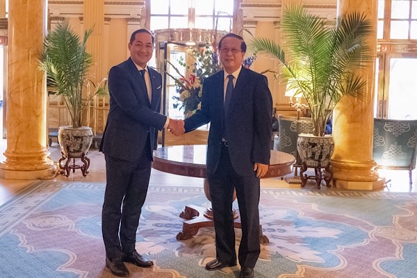 Menteri Perdagangan RI, Muhammad Lutfi melakukan pertemuan bilateral dengan Menteri Perdagangan Kamboja, Pan Sorasak di Washington D.C, Amerika Serikat, Kamis (12 Mei).