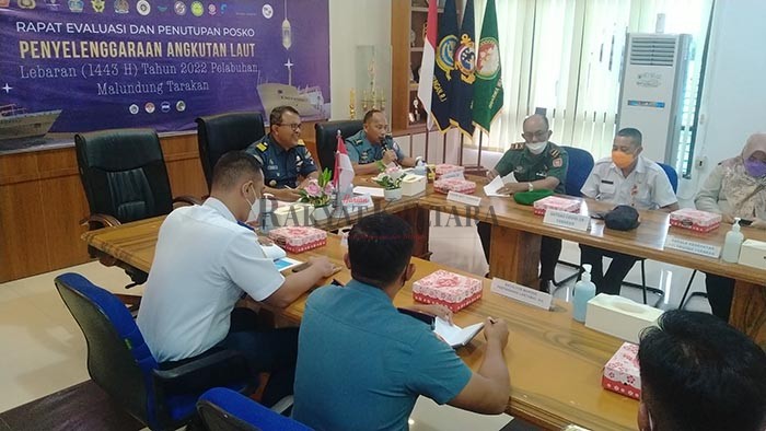 DIEVALUASI: Kenyamanan penumpang jadi sorotan saat dilakukan rapat evaluasi posko angkutan lebaran di kantor KSOP Kelas III Tarakan, Rabu (18/5).