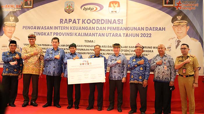 PEMERINTAHAN: Bupati KTT Ibrahim Ali (empat dari kanan) saat menghadiri rakor yang terlaksana di Tanjung Selor, beberapa waktu lalu.