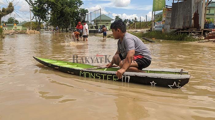 BANJIR KIRIMAN: Kondisi Jalan Semangka Tanjung Selor yang terendam banjir dampak meluapnya air Sungai Kayan.
