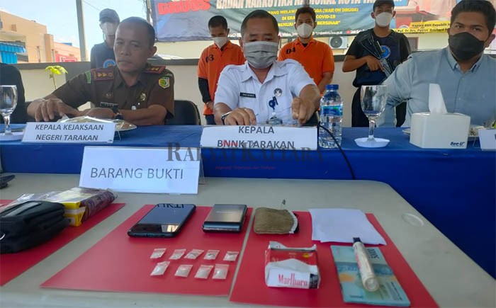 BUDAK NARKOBA: Pengungkapan kasus narkoba yang berhasil diamankan Tim Pemberantasan Badan Narkotika Nasional Kota (BNNK) Tarakan.