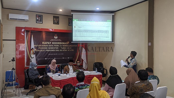REKAPITULASI: KPU Kaltara laksanakan rakor terkait rekapitulasi DPB untuk Semester I 2022, Senin (4/7).