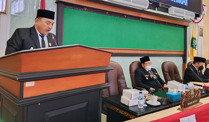 BERI PANDANGAN UMUM: Tasa Gung yang merupakan Fraksi Hanura di DPRD Bulungan memberikan pandangan terkait laporan pertanggungjawaban Anggaran tahun 2021.