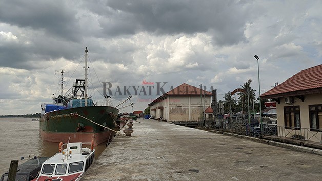 BAKAL DIPINDAH: Pelabuhan Kayan I Tanjung Selor yang digunakan untuk bongkar muat barang saat ini telah mengalami pendangkalan.