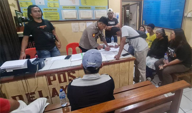 DIMEDIASI: Pihak keluarga Renaldi dan HH saat dilakukan mediasi di kantor Polsek Kawasan Pelabuhan Tarakan pada 19 Desember lalu.