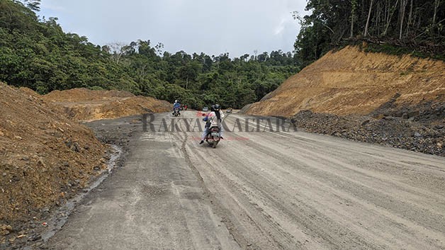PEMBANGUNAN INFRASTRUKTUR: Kondisi jalan yang diupayakan perbaikan oleh Pemprov Kaltara masih jadi prioritas pada tahun ini.