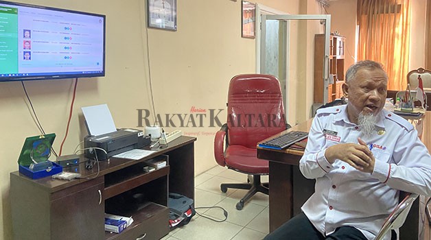 PENDUDUK NON PERMANEN: Kepala Disdukcapil TarakanHamsyah memaparkan data penduduk non permanen di Tarakan.