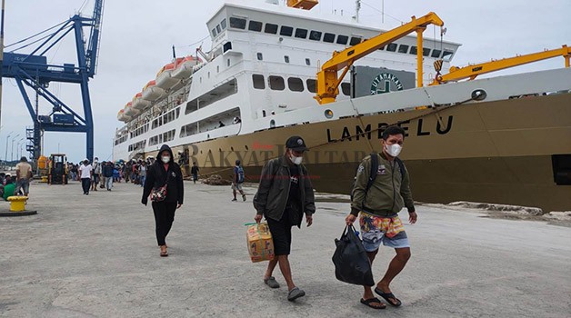LONJAKAN PENUMPANG: Jumlah penumpang di Pelabuhan Malundung melonjak 38 persen selama Posko Penyelenggaraan Angkutan Laut Natal dan Tahun Baru 2023.
