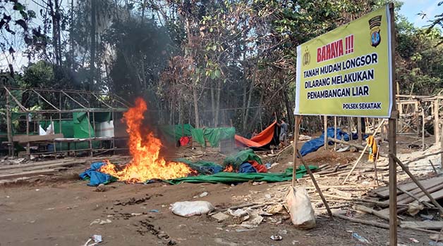 DIBONGKAR: Lokasi tambang emas ilegal di Kecamatan Sekatak dilakukan pembongkaran oleh Polsek Sekatak dan stakeholder terkait pada Jumat (13/1) lalu.
