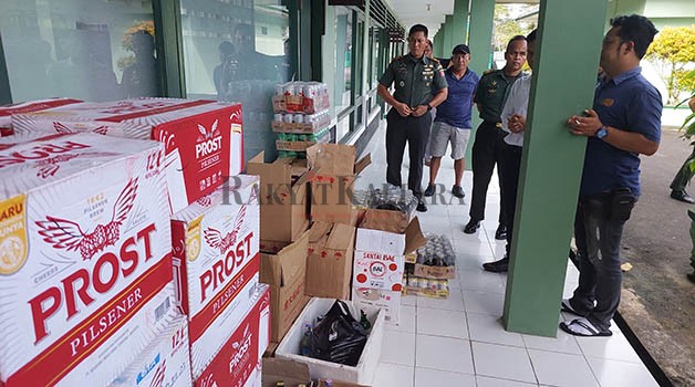 DISITA: Ratusan minuman beralkohol diamankan di Makodim 0907 Tarakan karena tidak dilengkapi dokumen resmi, Rabu (15/2).