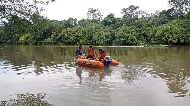 PROSES PENCARIAN: BPBD Bulungan lakukan pencarian terhadap korban yang diduga tenggelam di Dermaga Desa Keriting RT 001, Kecamatan Sekatak, Rabu (22/2) lalu.