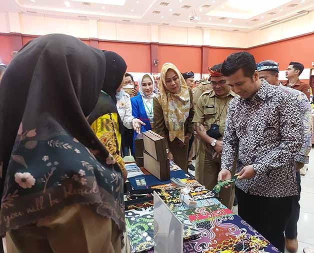 MISI DAGANG: Wakil Gubernur Jatim Emil Elistianto Dardak memaparkan kondisi ekonomi Jatim, Senin (20/3).