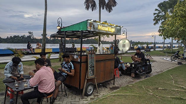 MEMBANTU PELAKU USAHA: Seluruh usaha mulai dari kecil hingga besar wajib memiliki SIINas, guna memudahkan pelaporan aktivitas.