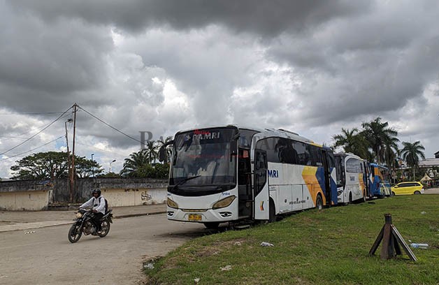SEPI PENUMPANG: Armada Damri Tanjung Selor yang melayani penumpang antarkabupaten hingga antarprovinsi masih belum terlihat penumpukan penumpang.