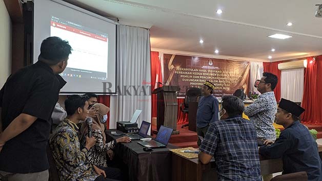 TAHAP VERIFIKASI: KPU Kaltara lakukan pleno rekapitulasi verifikasi administrasi dan pencuplikan sampel terhadap bakal calon DPD RI, pada Jumat (24/3).