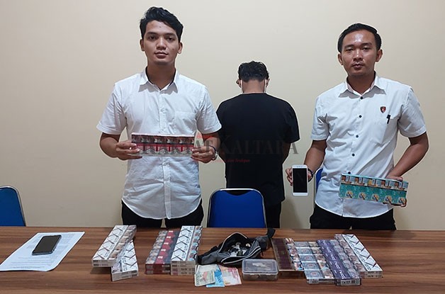 DIAMANKAN: Anak pelaku yang masih dibawah umur diamankan polisi karena diduga mencuridi toko milik orangtuanya, Kamis (30/3).