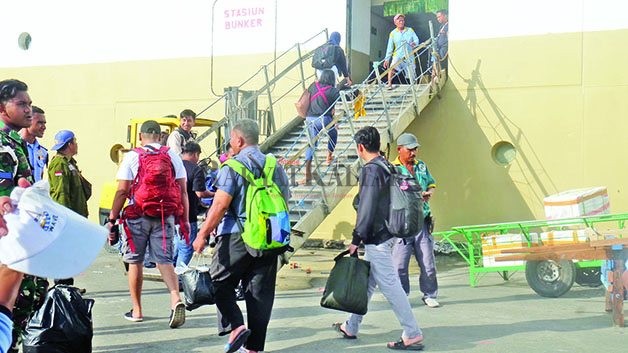 ANGKUTAN LEBARAN: Penumpang yang naik dan tiba di Pelabuhan Malundung Tarakan naik 2 persen.