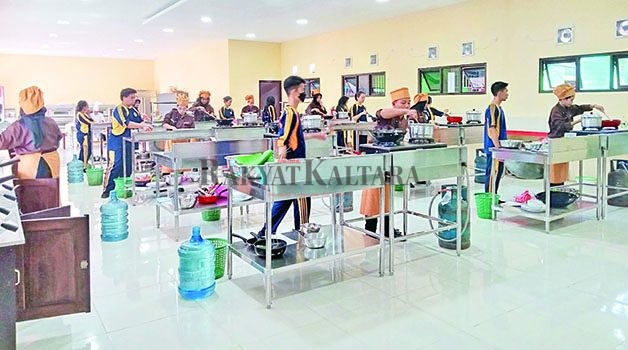 LANGSUNG KERJA: Bagi lulusan SMK agar mampu bersaing di dunia industri dengan dukungan dari stakeholder terkait.