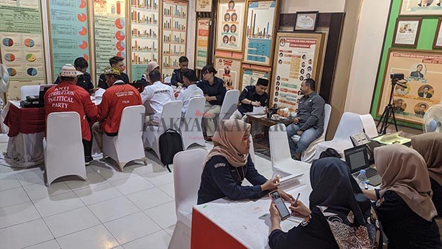 TEMUAN DATA GANDA: KPU Kaltara masih melakukan verifikasi administrasi terhadap dokumen parpol dan bacaleg.