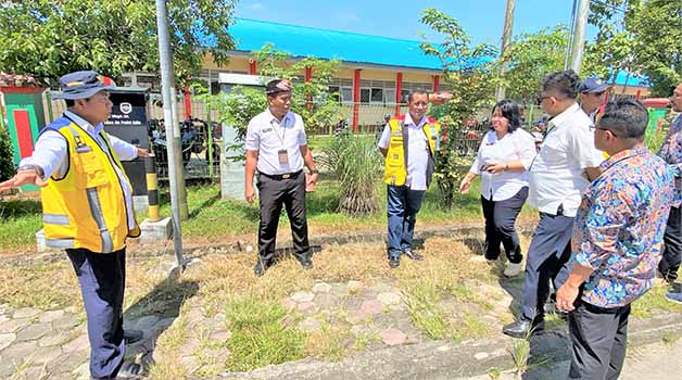 KUNJUNGAN KERJA: DPUPR-Perkim Kaltara mendampingi kunjungan kerja dari Tim Kementerian PUPR di sejumlah lokasi di Kaltara, Rabu (31/5).