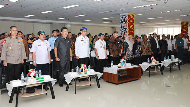 TAMU UNDANGAN: Ketua DPRD Kaltara Albertus Stefanus Marianus (tiga dari kiri) saat menghadiri Rakor Kepegawaian se-Wilayah Kerja Kantor Regional VIII BKN.