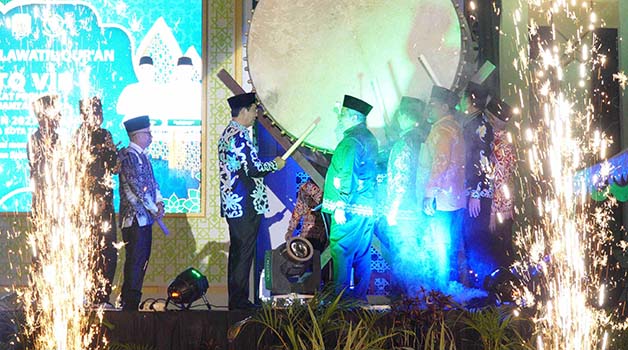 PENUTUPAN: Wagub Kaltara Dr Yansen TP, M.Si menutup secara resmi pelaksanaan MTQ ke-VIII tingkat Provinsi Kalimantan Utara di Kota Tarakan, Kamis (22/6) malam.