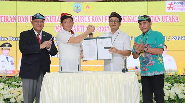 PELANTIKAN: Gubernur Kaltara Drs H Zainal Arifin Paliwang, SH., M.Hum menghadiri Pelantikan Ketua dan Pengurus KONI Kaltara periode 2023-2027 yang dilakukan oleh Ketua Umum KONI Pusat Marciano Norman di Gedung Gadis Pemprov Kaltara, Selasa (27/6) malam.