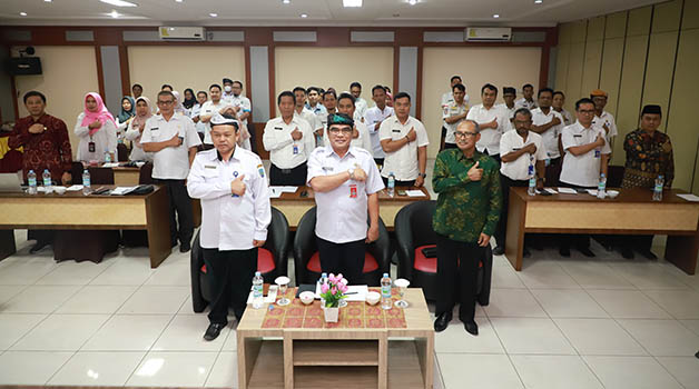 SOSIALISASI: Sekretaris Provinsi Kalimantan Utara Dr H Suriansyah, M.AP (tengah) saat menghadiri pembekalan persiapan pelaksanaan tes pemetaan PNS.