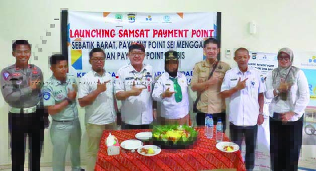 PAYMENT POINT: Kepala Bapenda Kaltara Tomy Labo (empat dari kiri) menghadiri peluncuran Samsat Payment Point di Sebatik Barat belum lama ini.